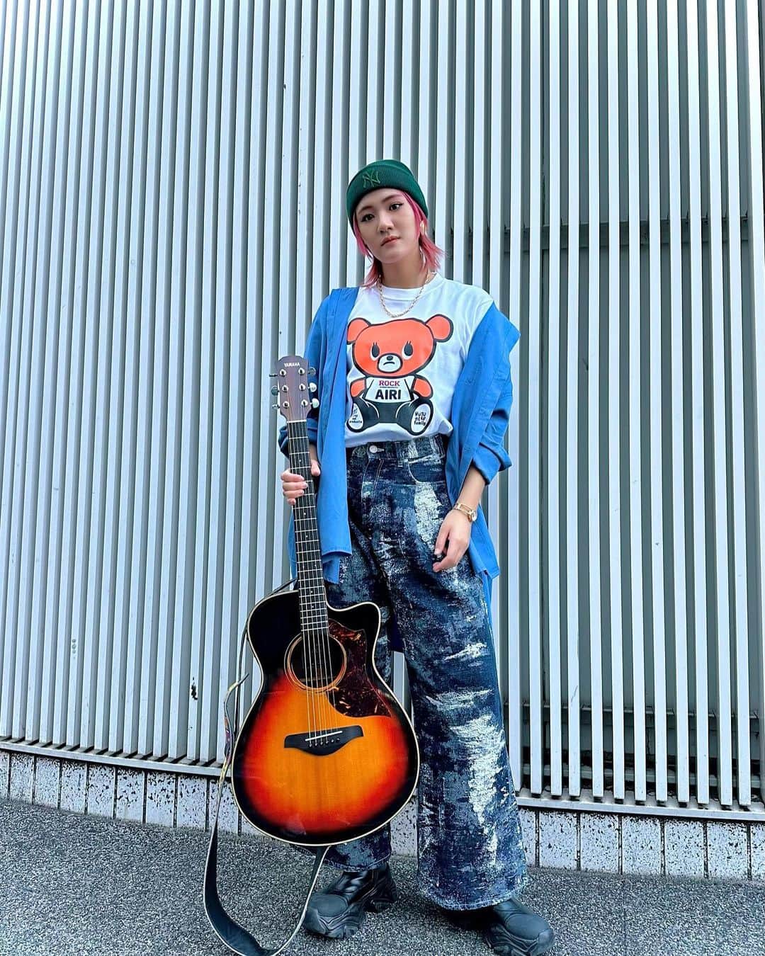 武藤愛莉のインスタグラム：「🌻BIG NEWS🌻  大人気キャラクター『MUTO BEAR』から娘『AIRI BEAR』が登場！！  ・日常使いしやすいTシャツ ・素材にこだわったお洒落パーカー  本日から販売中！！  霧愛通販サイトから チェックしてみて下さいね☺️  【通販サイト】↓↓ muuuua.base.shop」