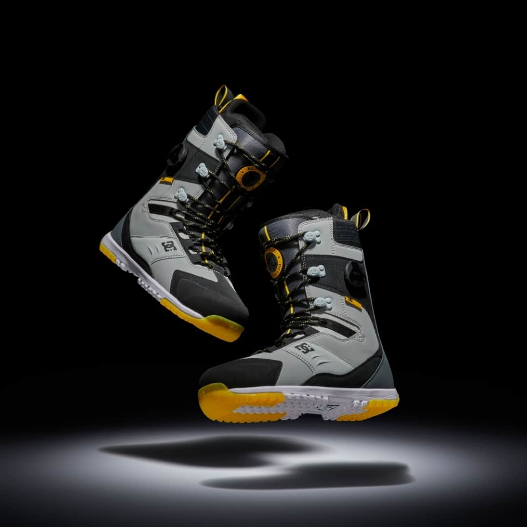 DCシューズのインスタグラム：「We designed the brand-new Premier Hybrid with input from the team, combining traditional lacing with our new, patent-pending SUPERLOCK heel harness, controlled by the BOA® Fit System.   This hybrid setup allows for great flexibility while maintaining that vital heel hold and responsiveness. Shop now at the link in bio or dcshoes.com」