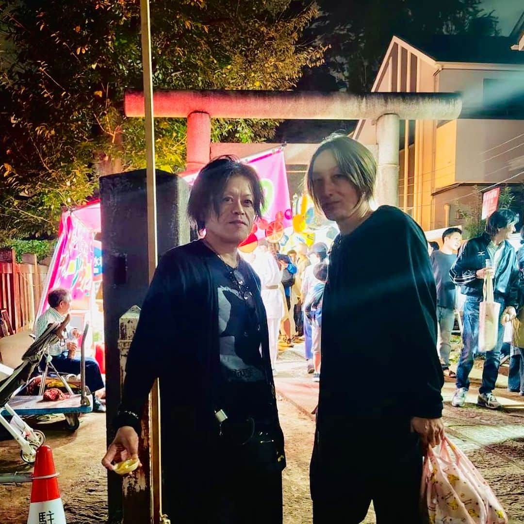 宙也さんのインスタグラム写真 - (宙也Instagram)「Yukinoと久々のお祭り。あんず飴。あんずのお月さん。」10月8日 0時15分 - chuya_aquarius