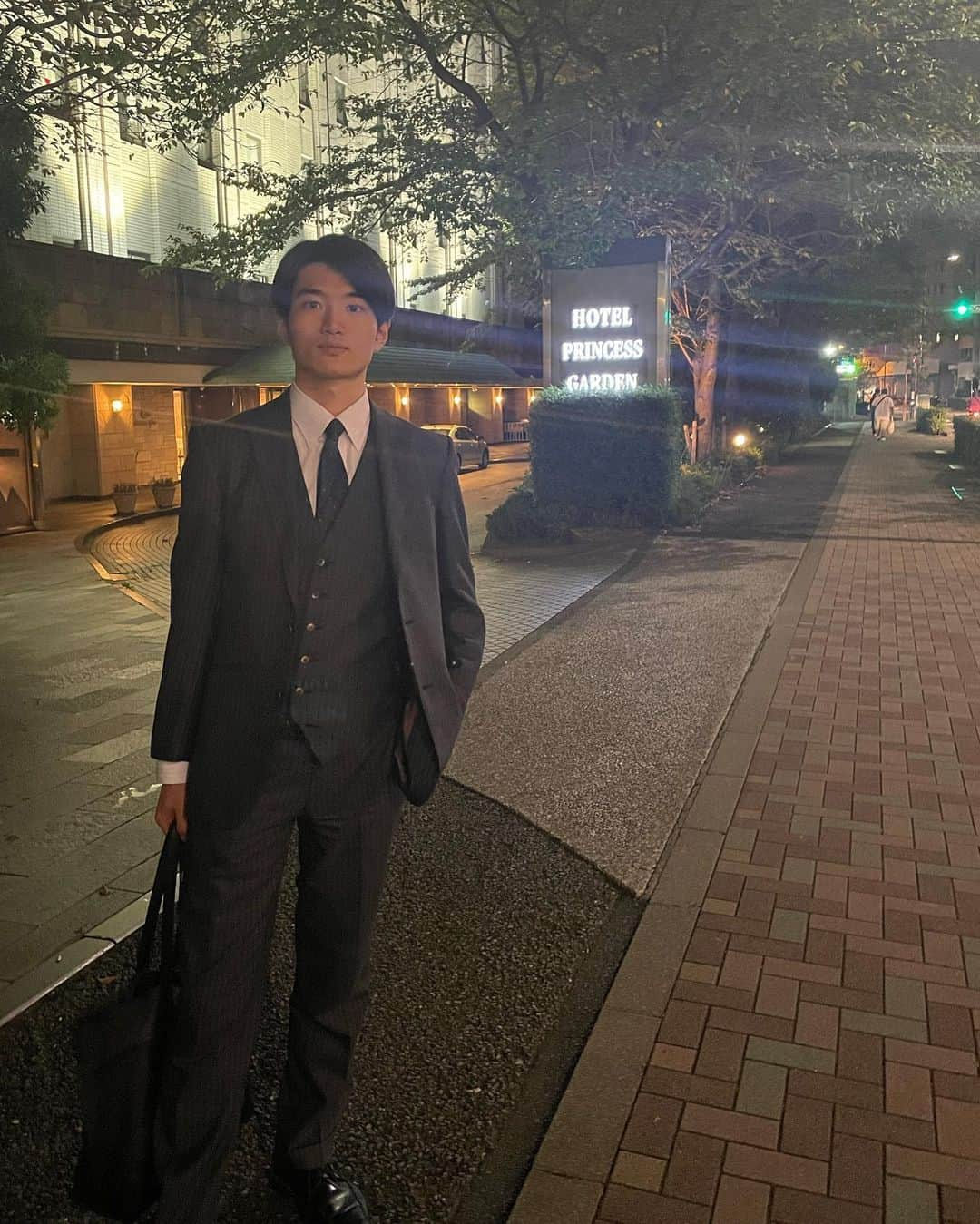 髙橋航大さんのインスタグラム写真 - (髙橋航大Instagram)「小泉政権時代の自民党副総裁 山崎拓さんに慶應の同期、先輩方と共にお会いさせていただきました。 ⁡ かつての日本と今の日本、 これから強い国にしていくために大切な事など学ばせていただき、ナンバー2としての当時の覚悟などもとても勉強になりました。 ⁡ 時代を創る人ってカッコいい。 ⁡ #小泉総理 #自民党 #副総裁 #山崎拓 #ナンバー2 #慶應 #慶應義塾 #早稲田 #早稲田大学 #日比谷高校 #永田町 #霞ヶ関」10月8日 0時10分 - kodai_takahashi._