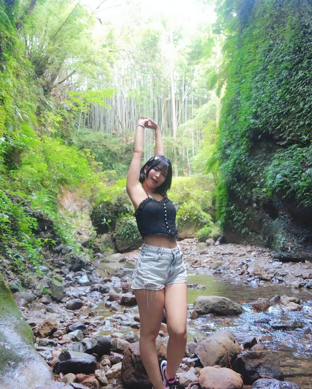 九条ねぎ あぴるさんのインスタグラム写真 - (九条ねぎ あぴるInstagram)「Kochi Prefecture iokidong. You can get the power of nature.  高知県　伊尾木洞　  暗い洞窟を抜けた先は大自然と川がありとても綺麗で感動しました。 パワーをたくさんもらいました」٩(*´︶`*)۶҉ ҉  #高知県　#kochi #japan #japantrip #japantravel #旅行」10月8日 0時21分 - negi_kujyo