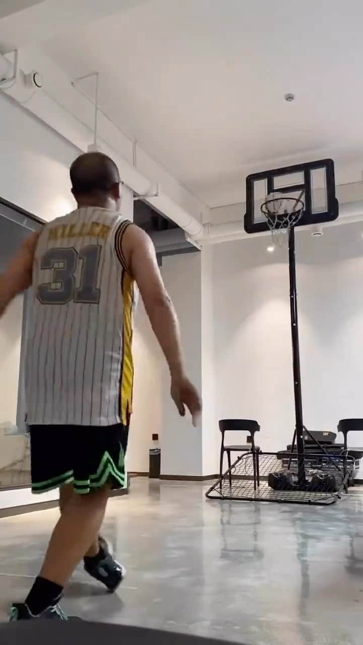 FIBAのインスタグラム：「Ball was buffering 🔜  🎥 @cnhoopers」