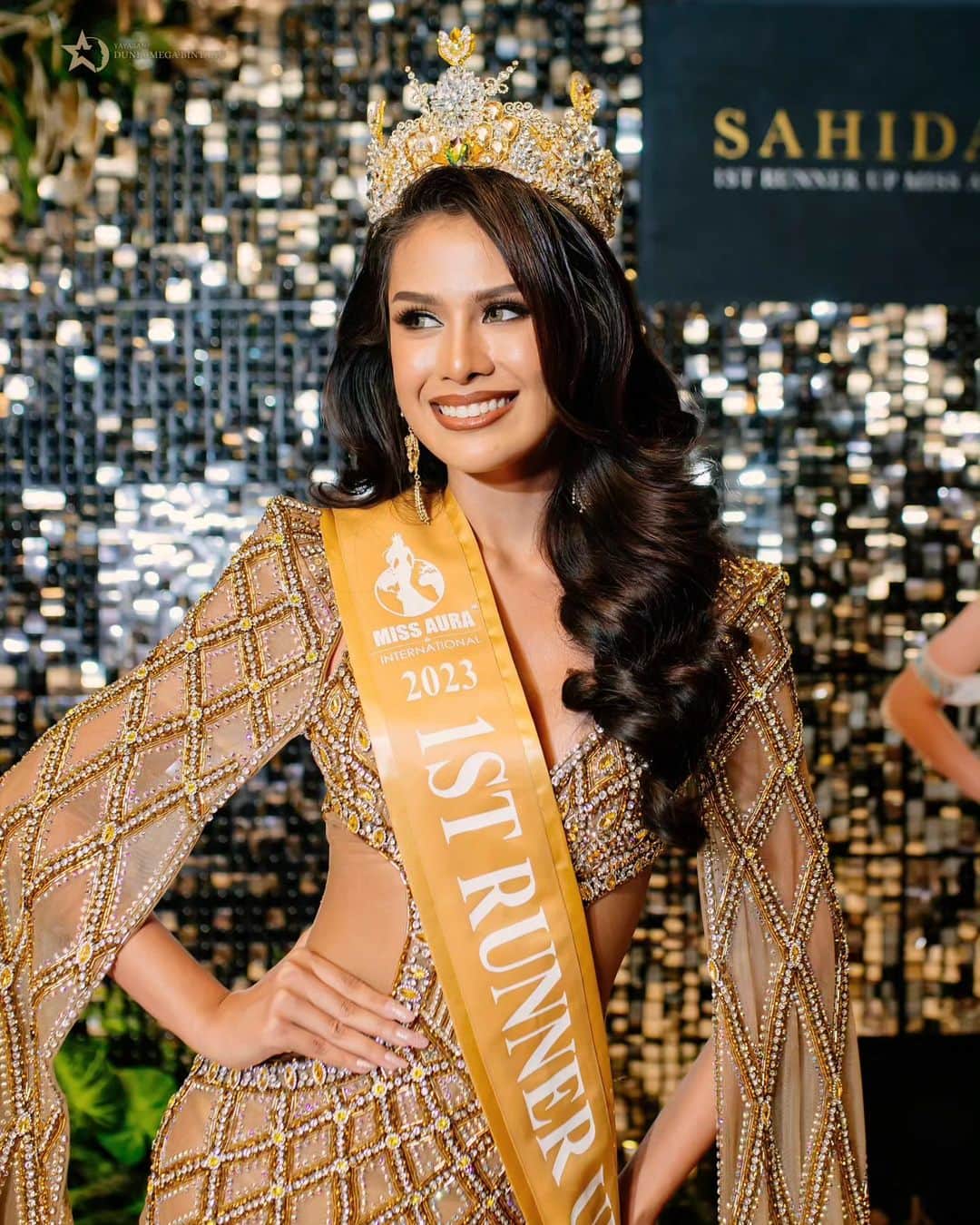 Ivan Gunawanのインスタグラム：「From the Homecoming Dinner of 1st Runner Up Miss Aura International 2023 @sahidasheikk  At @pennjakarta   Makeup and hair do : @redberrymakeupofficial @sabilmakeup @andarestaharyanto_  Makeup director : @erniaredberry  @missaurainternational @adnanseker @ya_yanushka @yayasanduniamegabintang @ivan_gunawan @fitohtg  @deoentertainmentindonesia @memulaicerita   #missaurainternational2023 #YayasanDuniaMegaBintang  #IvanGunawan  #MMBI2023  #TimeToShine」