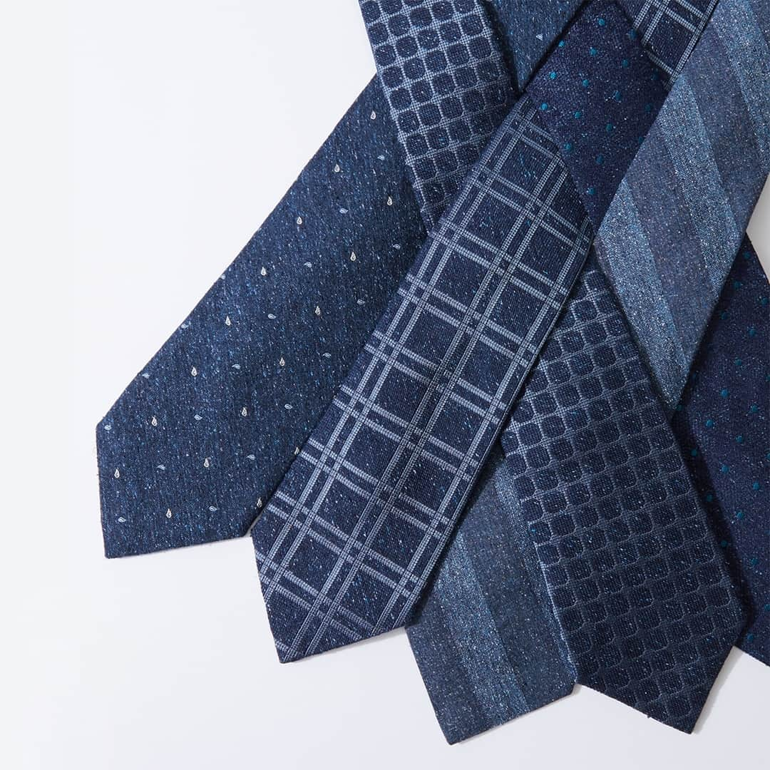 ターンブル&アッサーのインスタグラム：「An enduring symbol of formality, the humble tie holds the ability to complete any smart ensemble no matter the occasion. Pair it with your favourite Turnbull & Asser shirt for timeless British elegance. ⁠ ⁠ Explore our newest neckwear creations. Now available online and in-store.⁠ ⁠ #TurnbullandAsser」