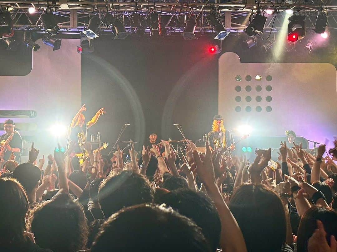 MONKEY MAJIKさんのインスタグラム写真 - (MONKEY MAJIKInstagram)「ファンクラブライブ2023 東京公演も無事終演🙇‍♂️ ㅤㅤㅤㅤㅤㅤㅤㅤㅤㅤㅤㅤ ㅤㅤㅤㅤㅤㅤㅤㅤㅤㅤㅤご来場のみなさん、メンバーにも負けない熱量で歌って踊ってくださり、ありがとうございました。 ㅤㅤㅤㅤㅤㅤㅤㅤㅤㅤㅤㅤㅤ みなさんの笑った顔はメンバーとわれわれスタッフの活力です✨ エイドリアーン👊 ㅤㅤㅤㅤㅤㅤㅤㅤㅤㅤㅤㅤㅤㅤㅤㅤㅤㅤㅤㅤㅤㅤㅤㅤㅤㅤ 次回、ライブはあさっての名古屋公演🎙️ご参加の皆さん、お会いできるのを楽しみにしています✨ ㅤㅤㅤㅤㅤㅤㅤㅤㅤㅤㅤㅤㅤㅤㅤㅤ #monkeymajik #fclive #vipnight」10月8日 0時41分 - monkeymajik_official