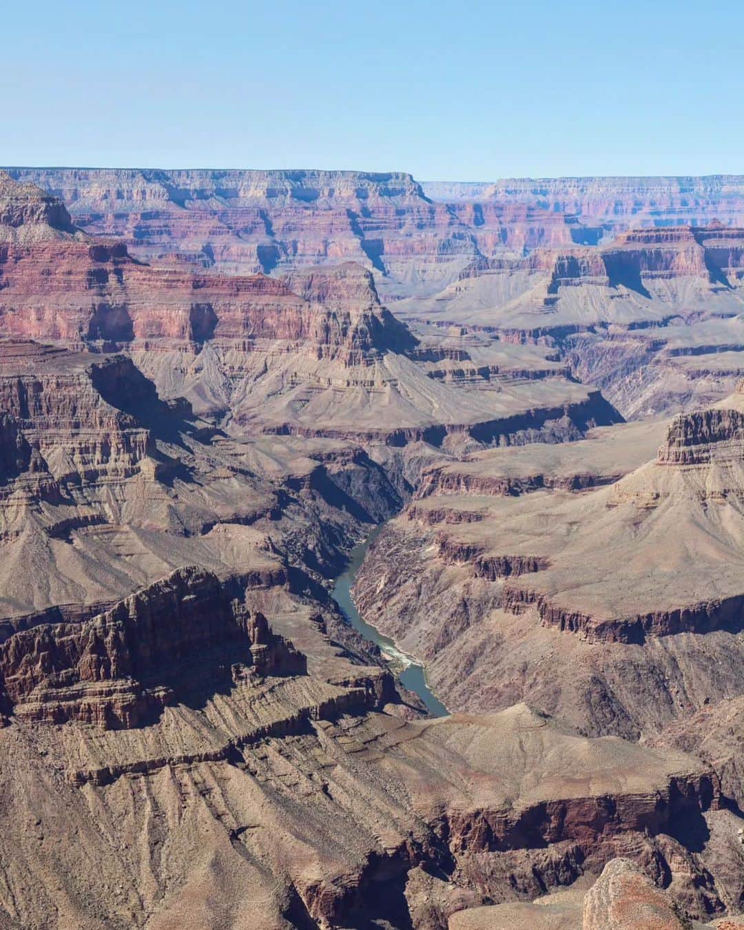 メッテ・グラスゴワールさんのインスタグラム写真 - (メッテ・グラスゴワールInstagram)「Amazing Grand Canyon (picture 8 is my favorite) 😍 sorry for alt USA spam (not sorry). Vi hikede ned til bunden og op igen samme dag. Det er langt og mange højdemeter (27km og 1500 højdemeter). Det er noget jeg IKKE vil anbefale at gøre hvis man skal til GC om sommeren, da temperaturene kan ramme over 40 grader og folk er døde på den rute af dehydrering. Men nu skrev vi d. 5 oktober og "kun" 28 grader på bunden af GC. Så det var okay. Nu går turen hjemad mod Danmark hvor grundtræningen starter op igen 💪 #usaroadtrip #grandcanyon #seeyouagaininthefuture」10月8日 0時35分 - mette_graversgaard