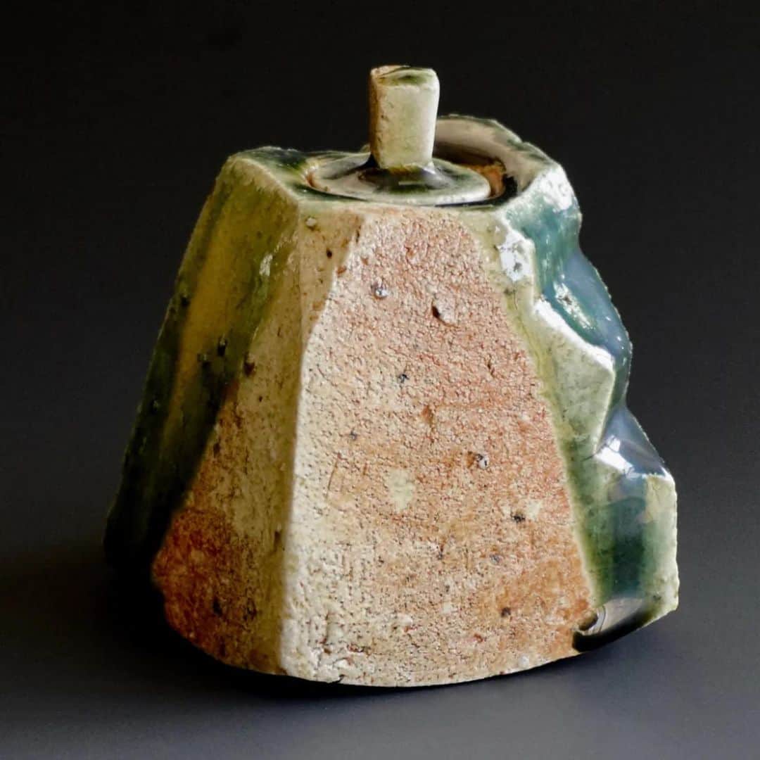 佐竹晃さんのインスタグラム写真 - (佐竹晃Instagram)「Wood fired boxes.  at www.akirasatake.com or link in my bio #akirasatakeceramics #clay  #box #箱 #gallerymugen  #陶芸 #陶芸家  #佐竹晃 #ceramics #pottery #japanese #japanesepottery #tougei」10月8日 0時43分 - akirasatake