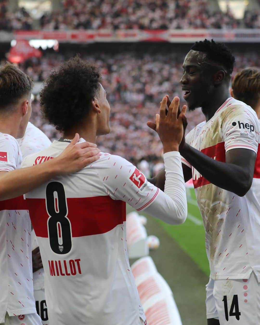 VfBシュトゥットガルトのインスタグラム：「Wir drehen die Partie und gewinnen durch einen Dreierpack von @guirassy19off mit 3:1 gegen Wolfsburg! ⚪🔴🔥🔥  #VfBWOB 3:1 #VfB #bundesliga #vfbstuttgart #vfbstuttgart1893 #auscannstatt #furchtlosundtreu #heimspiel #VfBInsta」
