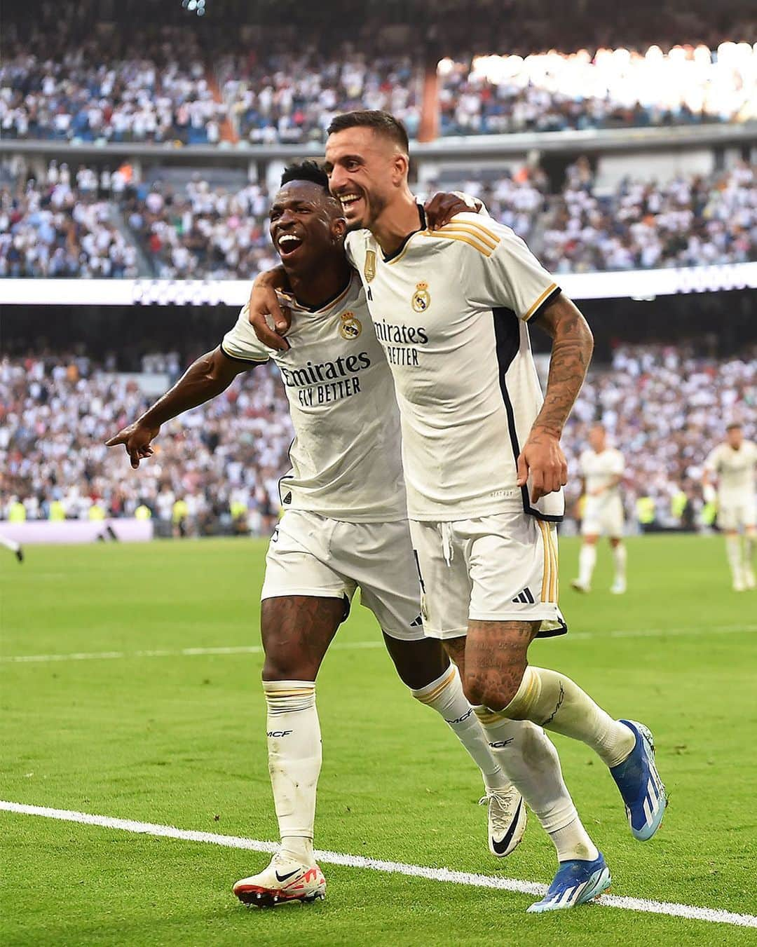 レアル・マドリードさんのインスタグラム写真 - (レアル・マドリードInstagram)「✋ @JoseluMato and the Bernabéu, a love story. 😍 🤍 Joselu marcando en el Bernabéu. Nada nuevo.  #RealMadridOsasuna」10月8日 1時04分 - realmadrid