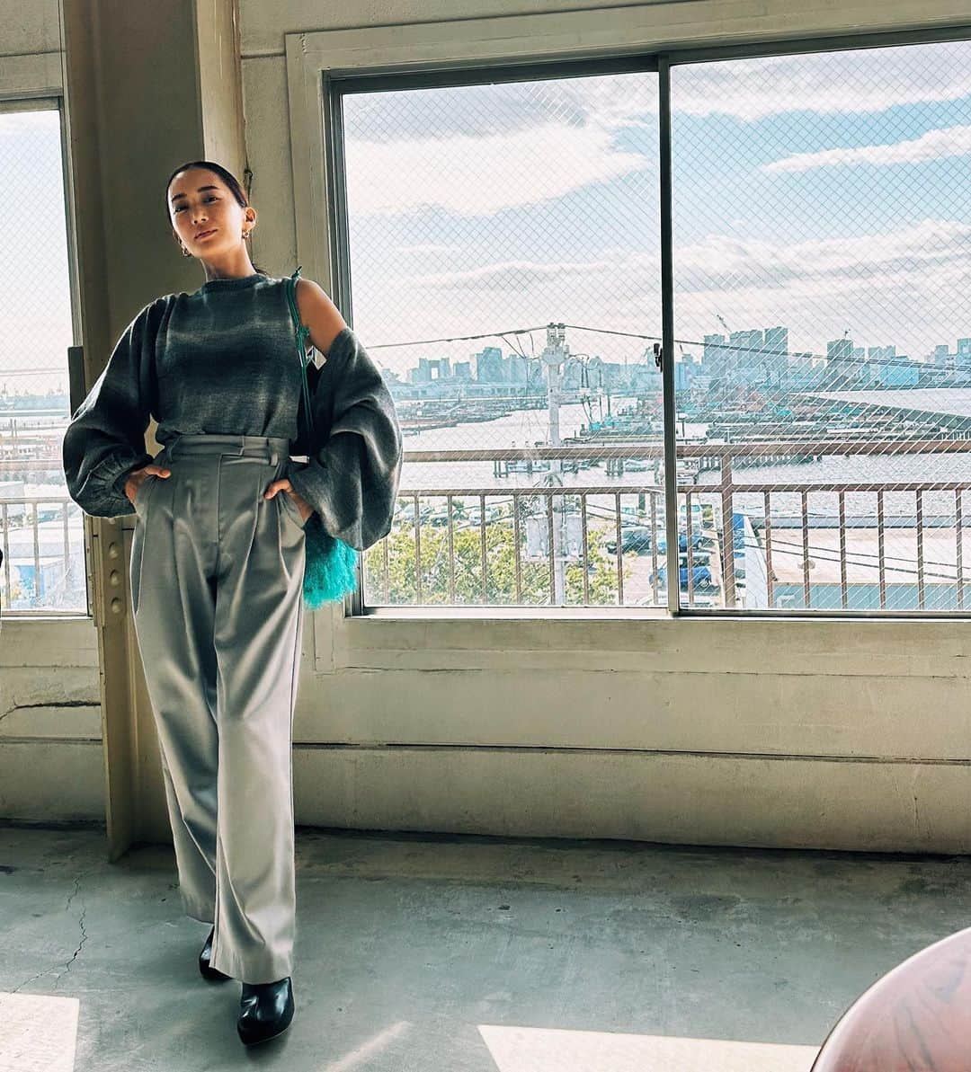 桐山マキのインスタグラム：「. . October 7  グレー🩶  Tops.  @herin.cye  Pants. @room306contemporary   #japan #fashion #love #dods #gray #autumn  #🩶」