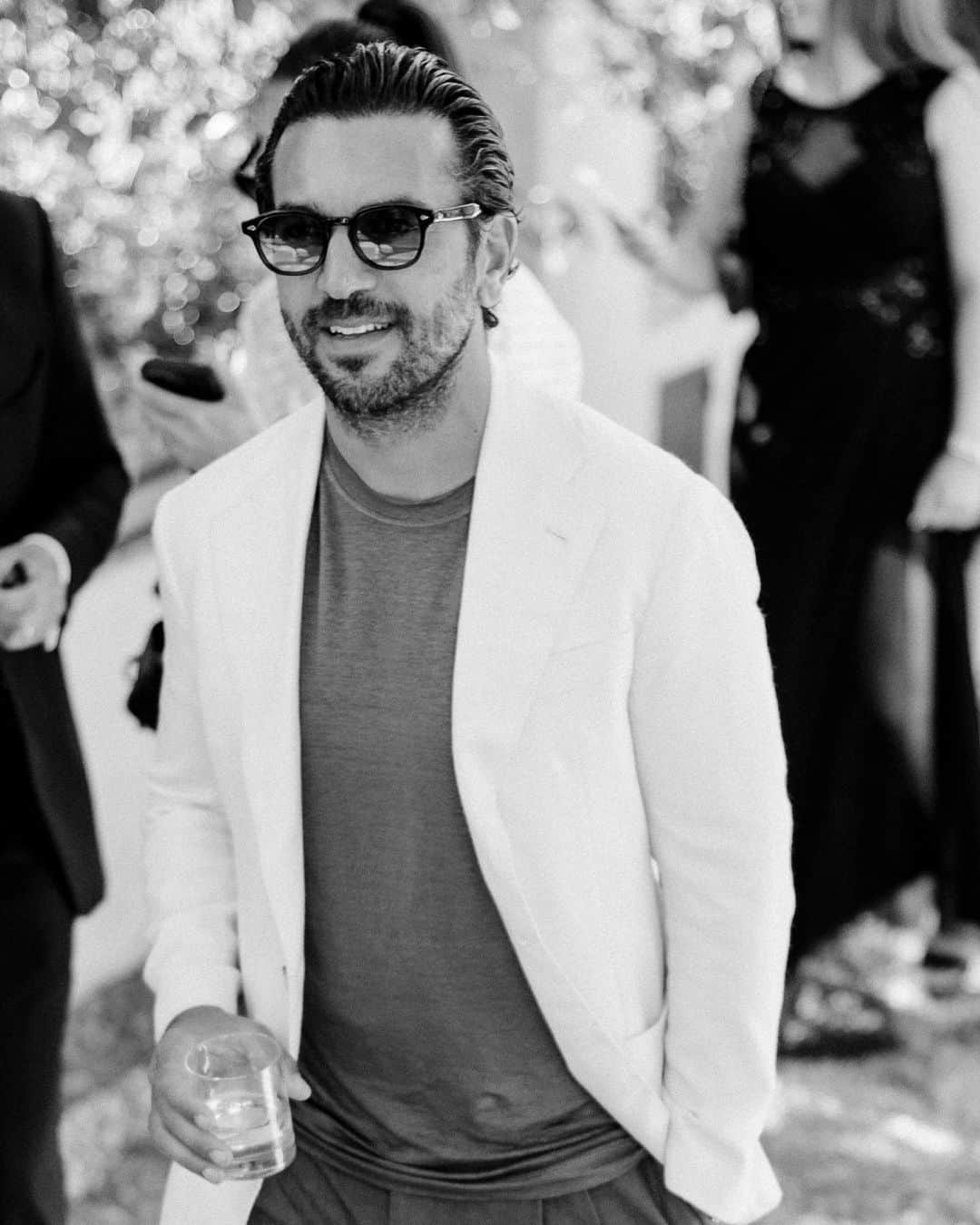 エリヤス・エンバレクのインスタグラム：「Thank god it’s Saturday 🙌🏼 Wünsche ein schönes Wochenende!」