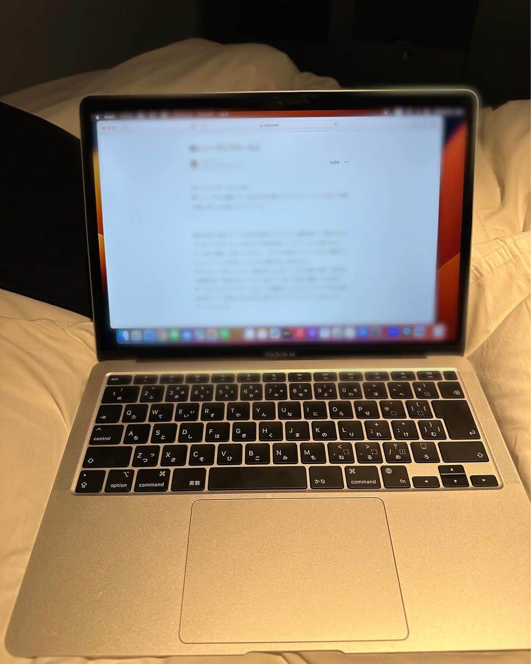 藤原一裕のインスタグラム：「夜な夜なnote執筆中。  ストックが2本あるのですが９日にどちらを公開するか迷ってます。 ご意見伺えたら嬉しいです。  ①タイトル『娘とソーダとクロールと』  ※長女が頑張ったエピソード  ②仮タイトル『後悔残るプロポーズ』  ※妻にプロポーズした時のエピソード  もちろん両方、公開させていただきますが、順番で迷ってるって感じです。  noteはプロフィールから飛んでいただけます〜  #フジワランド #note」