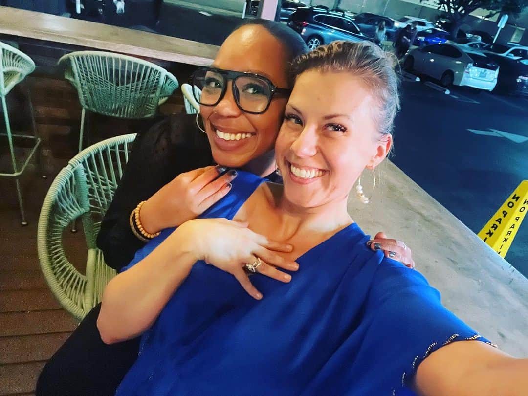 ジョディ・スウィーティンのインスタグラム：「Proof that @moneefa and I went out to celebrate her birthday and actually looked cute 😂」