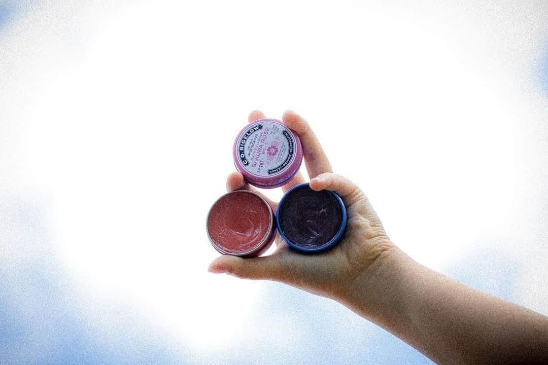 C.O. Bigelowさんのインスタグラム写真 - (C.O. BigelowInstagram)「Get @1998miss's glossy look 💋 with our Assorted Salve Trio Box!  Featuring Lavender, Sakura Rose, and Rose salves, 💫 it's a trio of luxurious, multi-functional beauty essentials. 👏 Perfect for pampering yourself or gifting to a loved one. 🎁⁠ ⁠ 📷️ @1998miss」10月8日 2時00分 - cobigelow