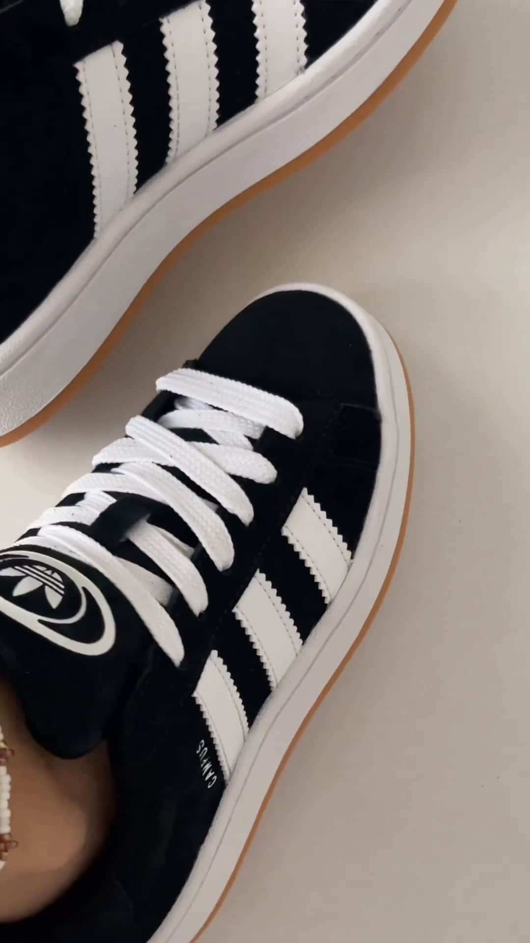 ASOSのインスタグラム：「Monochrome mood 👟🖤 @by.manuelaa [she/her]  adidas Originals Campus 00's [123114800]」