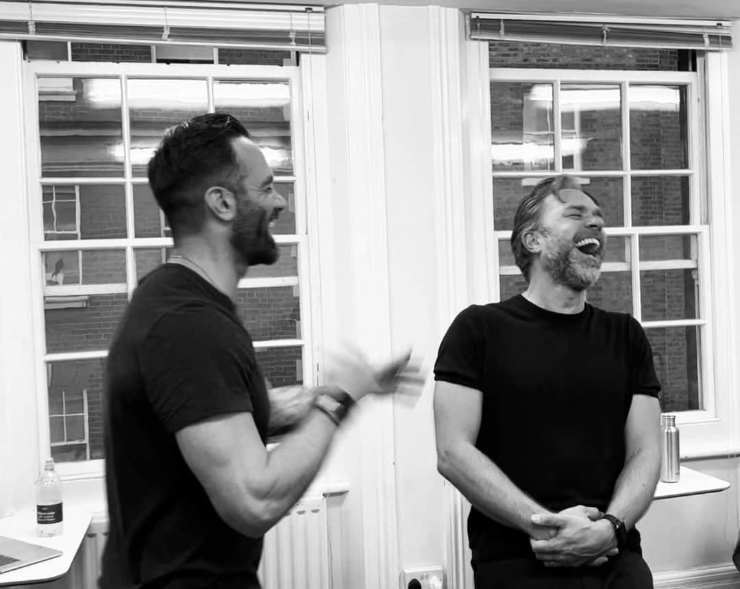 ラミン・カリムルーのインスタグラム：「Rehearsals with @hadleyfraser were productive as ever. Join us in Trieste on 25th October when we will (try and) hold it together for a couple of hours. Maybe. We’ll at least give it a go. Ticket link in bio. #FromTheRehearsalRoom」