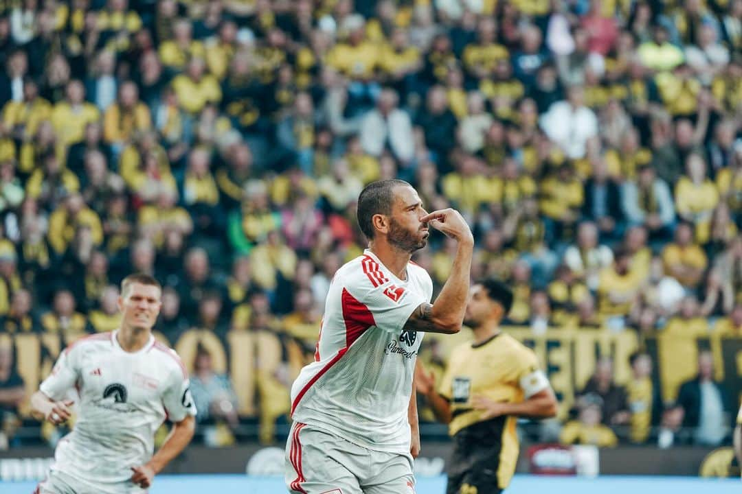 レオナルド・ボヌッチさんのインスタグラム写真 - (レオナルド・ボヌッチInstagram)「Hard-fought match, upset for our fans. Proud for my first goal in the Bundesliga. #EisernUnion」10月8日 1時58分 - bonuccileo19