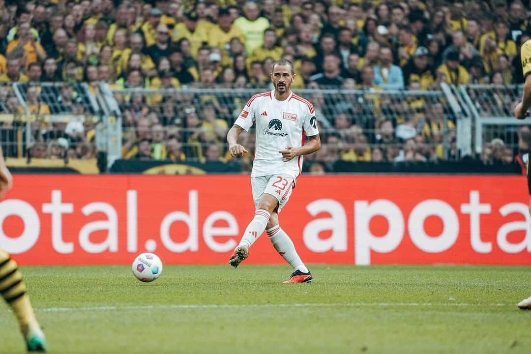 レオナルド・ボヌッチさんのインスタグラム写真 - (レオナルド・ボヌッチInstagram)「Hard-fought match, upset for our fans. Proud for my first goal in the Bundesliga. #EisernUnion」10月8日 1時58分 - bonuccileo19