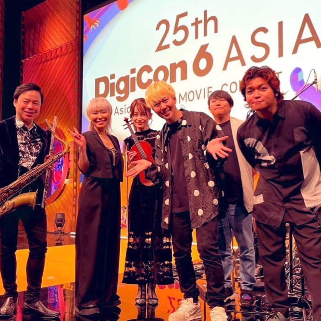 岡部磨知さんのインスタグラム写真 - (岡部磨知Instagram)「今夜はTBS DigiCon6 Awards授賞式でした✨  頼れるバンマス、コジローくんの素敵すぎるオリジナル楽曲達を、生演奏させて頂きました！楽しすぎた〜☺️✨  映像作品、面白すぎて見入ってしまいました。。フルで全部みたいっ！ #digicon6 #digicon #violin #クリエーター」10月8日 2時03分 - machi_okabe