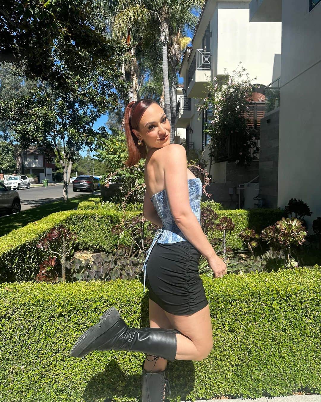 アリーシャ・マリーのインスタグラム：「iphone photo dump recents life lately todays episode-ish 📲  remember when i was only planning to have red hair for coachella? 6 months later lmfaoo what r ur weekend plans?」