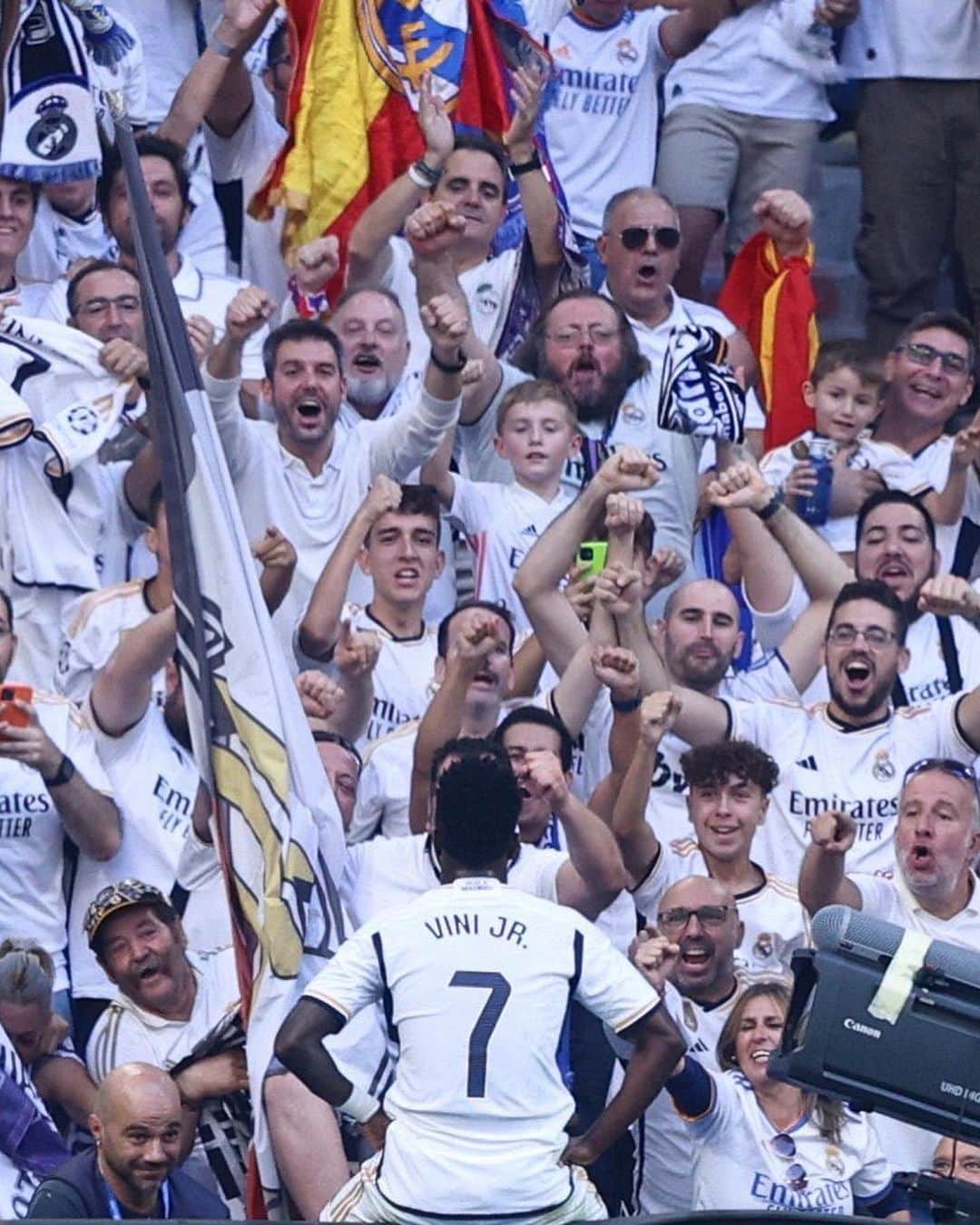 ヴィニシウス・ジュニオールのインスタグラム：「I love Madrid!!! 🤍💎」