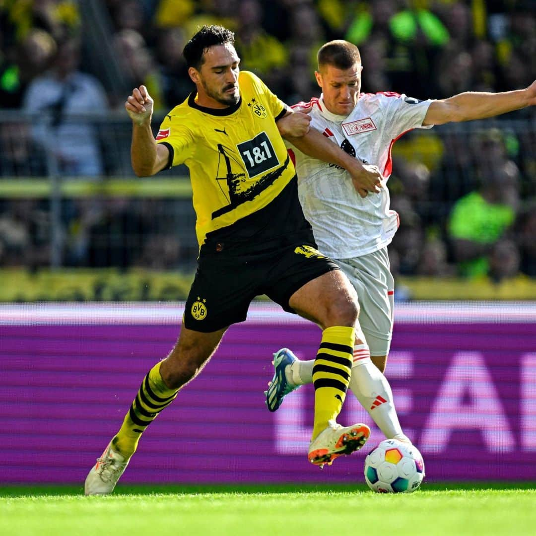 マッツ・フメルスさんのインスタグラム写真 - (マッツ・フメルスInstagram)「Grandiose zweite Halbzeit in unserem Stadion!!! Fans und Mannschaft haben zusammen gespielt 🙌🏻🖤💛」10月8日 2時23分 - aussenrist15