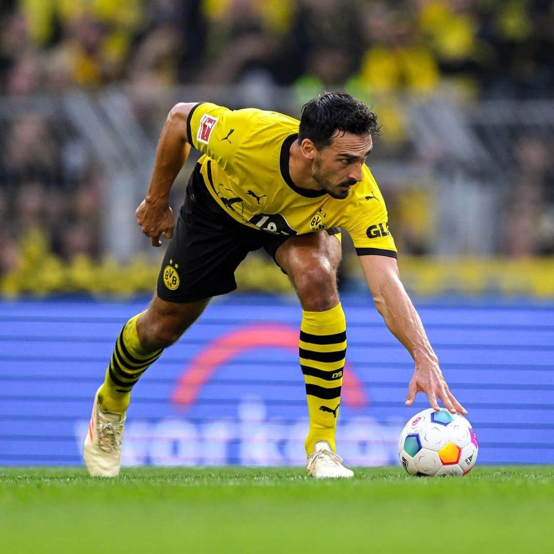 マッツ・フメルスさんのインスタグラム写真 - (マッツ・フメルスInstagram)「Grandiose zweite Halbzeit in unserem Stadion!!! Fans und Mannschaft haben zusammen gespielt 🙌🏻🖤💛」10月8日 2時23分 - aussenrist15