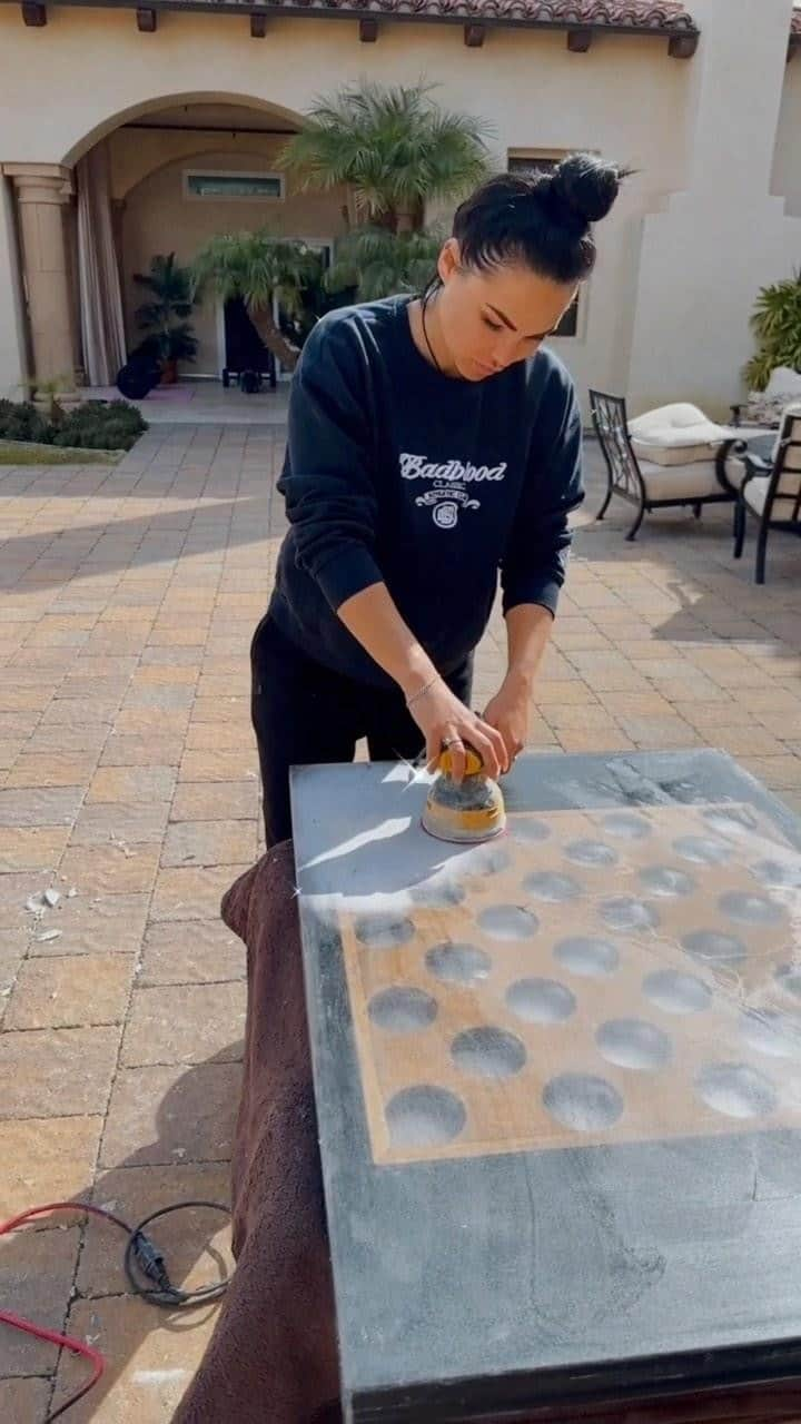 Julia Gilasのインスタグラム：「Industrial Style Chess ♟️ Table is ready! One of my favorite project we worked on with @ilya_idelchik ( my art guru teacher)  What do you think guys? #artmasterpiece #artchess #creativity」