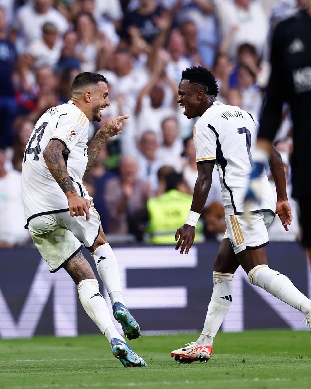 ホセ・ルイス・サンマルティン・マトのインスタグラム：「Otra tarde increíble en el Bernabéu y líderes al parón #HalaMadrid ⚔️⚽️」
