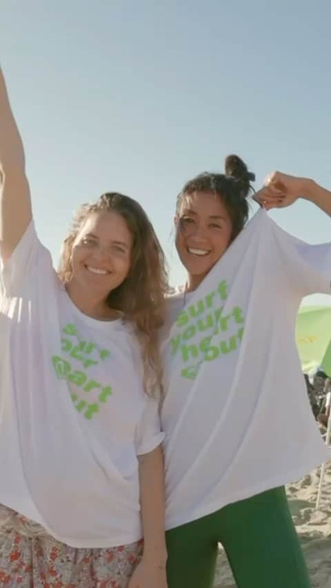 ケリア・モニーツのインスタグラム：「Well came down early to get the good vibes going!! Due to fog the contest got called off today. Tune back tomorrow for an epic day of surfing.! @roxy @brunasschmitz @chloecalmon @keliskaleopaa #SurfYourHeartOut」