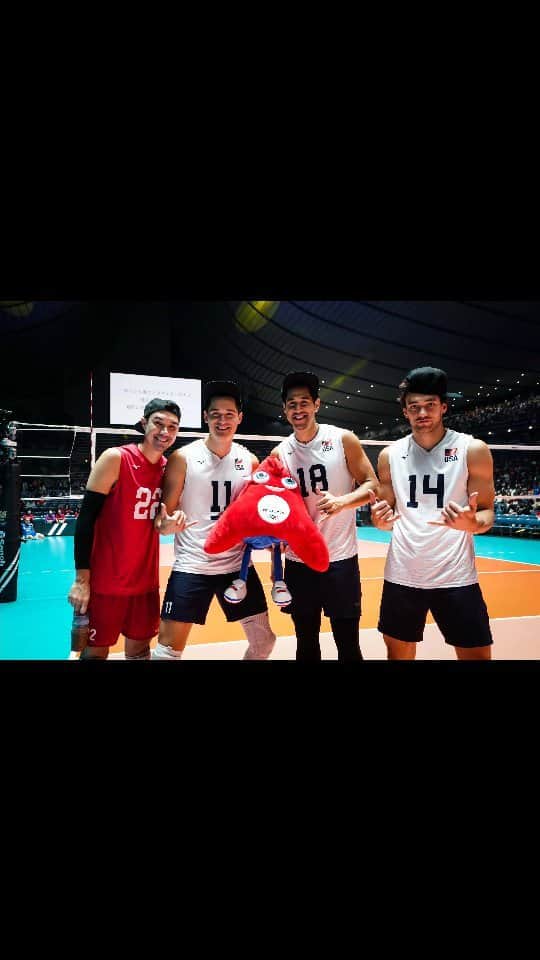 USA Volleyballのインスタグラム：「The U.S. Men 🇺🇸 💪 played one of their best matches of the season in beating Serbia 🇷🇸 3-0 (25-18, 25-18, 25-17) and qualifying for the Paris 2024 Olympic Games on Saturday in Tokyo.   The serve and pass game was on point!   Story and stats at 🔗  in our bio」