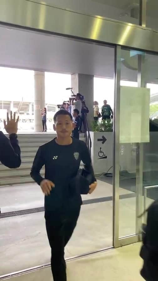 のインスタグラム：「チームバス到着シーンをお届けしました。  本日の川崎戦、応援よろしくお願いします⚽️  #アビスパ福岡」