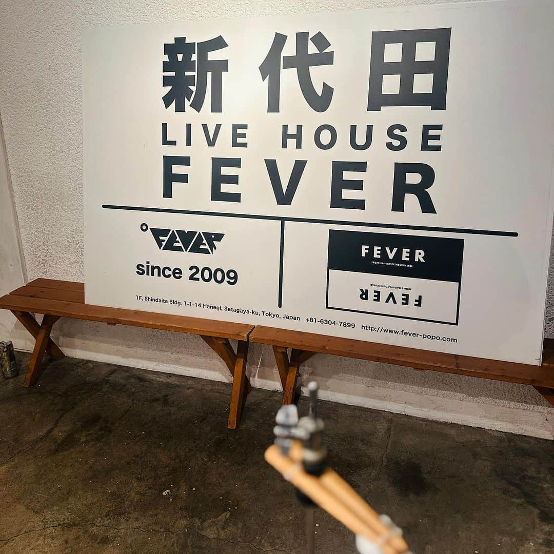 Yukarisuminoさんのインスタグラム写真 - (YukarisuminoInstagram)「@huskingbee_official のライブに行ってきた！25年振りのアルバム演奏ツアー初日は新代田のライブハウス。  ライブハウスに行くのは本当に久しぶりで入った瞬間の人の多さに軽くパニック（笑） いつもライブに一緒に行ってたお友達と懐かしい話をしながら‥ 集まってたお客さんはもちろんみんな同世代で、あの頃のキッズたちがおじさんおばさんになってた感じ。 記念にバンドTを買いました♡かわいい  さいこーーー！！！！」10月8日 12時04分 - yukarisumino