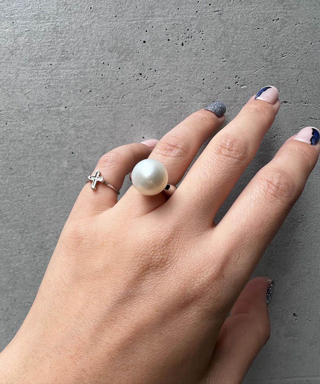 内田奈々さんのインスタグラム写真 - (内田奈々Instagram)「Akoya Pearl Collection ⁡ アコヤ以外にもタヒチや白蝶貝のパールのリングもご用意しています♡ ⁡ パールを探されていた方はぜひご相談ください。 ⁡ ＿＿＿＿＿＿＿＿＿＿＿＿＿＿＿ 直営店は2023年5月1日から不定期営業になります。 ハイライトに営業日記載あり ⁡ お問い合わせ専用公式LINE @ nananbijouxxx (@マークを入れて検索) ※InstagramのDMでのお問い合わせは承っておりません。 #nananbijouxxx #akoyapearl #tahitipearl #アコヤパール #あこや真珠  #タヒチパール」10月8日 12時29分 - nana_uchida