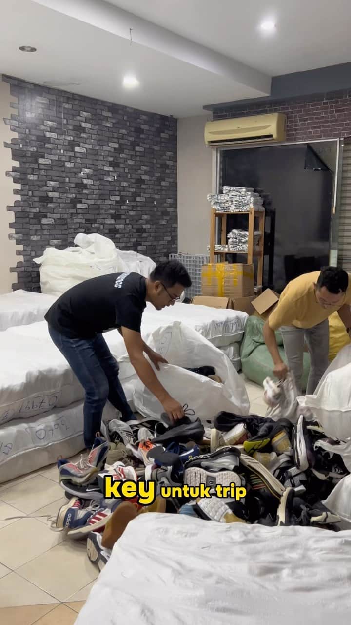 Koleksi Komik Malaysiaのインスタグラム：「Item belanje 58/68/78 di kedai Tokk😊🤙 #bundlemalaya #bundlemalaysia #kasutbundle #bundlemalaysia」