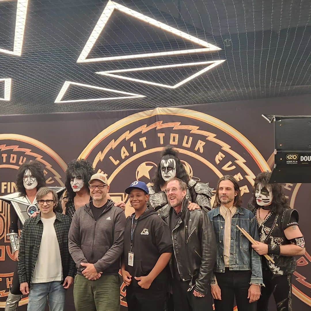 リヴァース・クオモさんのインスタグラム写真 - (リヴァース・クオモInstagram)「Sydney, NSW, AUS 10-8-23. Did we just open for KISS? Thank you to the first band I ever fell in love with. It was an absolute dream come true.  One last show in Straya. See you very soon, Brisbane.」10月8日 12時27分 - rivers_cuomo