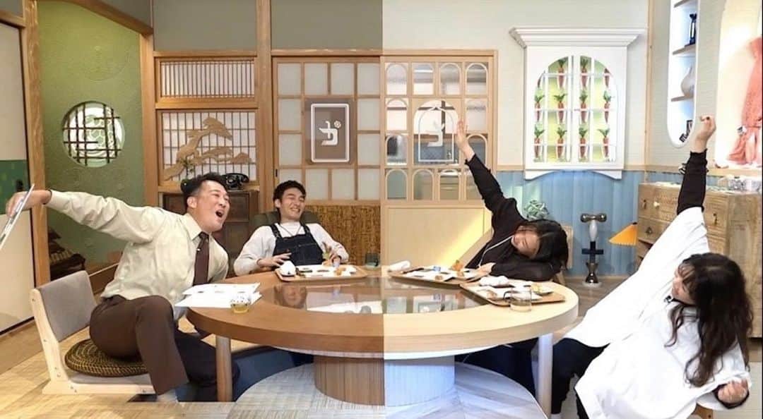 海原やすよのインスタグラム：「どう言う状況🤣  「うさかめ」 毎週日曜12:35分〜です」