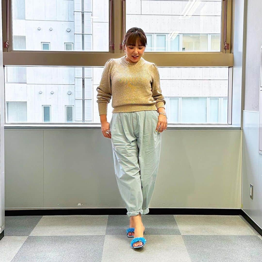 野呂佳代さんのインスタグラム写真 - (野呂佳代Instagram)「衣装まとめてドーンです🙋🏻‍♀️ 全て私服で買いたいですよ本当は💰💦 可愛すぎです！色々なジャンルあるので是非みてくださいませ ①くるま温泉ちゃんねる楽しいドライブ旅🚗♨️パンツはmen'sのものなんですがツイードベストとの合わせがとても素敵です✨ ・ t-shirts,pants @jeansfactory_official  gillet @rougeviflacle_official  sneaker @autryactionshoes jewelry @unoaerre_japan  ・・ ② 沸騰ワード10 とても素敵で上手い具合に体型カバー出来るワンピで👗このブーツ大好き❤ ・ onepiece@micaanddeal_official  knit tanktop @wrapinknot_official  boots @despres_jp  jewelry @zuttoholic  ・ ・ ③ ぽかぽか ロケのお店がモンスーンカフェだったのでインテリアにピッタリなコーデとカラーでした🩵好きー ・ shirt @helthydenim, @guestlist___tokyo  pants  @cadune_official  boots  @kanematsu_official  glasses @eyevan_official  jewelry @pgi_japan  ・ ・ ④ ぽかぽか 🟥パキッと感もデザインもとても好きなスカート。髪型をポップにして絶妙なバランス✨👍と私的に思ってます😆 ・ knit @ships_women_official  skirts @aewen_matoph  sandal @kanematsu_official  jewelry @unoaerre_japan  ・ ・ ⑤ 上田と女が吠える夜 衣装を選ぶ時は周りの方がどんな感じかなとか、自分の体調、顔が好調かどうかwで選ぶのですが、この日はみんなカラフルだろうと思ってストライプにインナーキラキラ合わせの物を選びました‼️ ・ shirt  @babylone.official  pants @gap_jp @gap  pumps @charleskeithofficial  pierce @sesari_accessory  blacelet @saze_accessory  gold ring @tajiri.official  chain ring @showkey2021  ・ ・ ⑥ ハマダ歌謡祭 動くよー🕺をモットーに選んでおりますw ですが華やかにもしたい！ということでトップスキラキラゴールド✨ knit @gap_jp @gap  pants @babylone.official  sandal @charleskeithofficial  ear cuff @in_m_o_o_d  pierce,ring @zuttoholic  blacelet @anemone_official  ・ ・ ⑦ 賢者の赤ペンレビュー銭バカさん この日明るい色の洋服着たくて！気持ちの上がる色を選びました🩷衣装さんヘアメイクさんの力を借りて元気さらにアップ⤴️ありがたいです ・ cardigan,pants  @ships_women_official  sandal @charleskeithofficial  pierce,ring @artidaoud  blacelet @in_m_o_o_d  ・ ・ ⑧ 1時50分からはスローでイージーなルーティーンで 🟨とネイビーの合わせがとても好きで、パンツがサテン素材🙆‍♀️最高の組み合わせです！ ・ knit @babylone.official  pants @nave_jp  sandal @charleskeithofficial  jewelry @zuttoholic  ・ ・ ⑨ 中居大悟 出来れば立ったままのお仕事で着たかったなっていうくらいもで素敵なコーデです✨ チュールスカートあまり選ばなかったりするけどトレンド感が嬉しかった衣装です🩵 ・ skirt @maisonspecial_women  sandal @charleskeithofficial  ear cuff,blacelet @in_m_o_o_d  ring @mariha_official  ・ ・ ⑩ ノンストップ！ 出勤時に秋を感じた日🍂 秋色の秋服が着たいなと思いこれ選びました　普段選ばないけどとても可愛くて似合ってるじゃん！と思いました☺️ ・ blouse @mystrada_official  overalls @arpege_story  pumps @tsurubymarikooikawa  pierce,ring @mariha_official  blacelet @in_m_o_o_d  ・ ・ ・ #inmood #jeansfactory #mariha #tsurubymarikooikawa #arpegestory #mystrade #rougeviflacle #autryactionshoes」10月8日 12時33分 - norokayotokyo