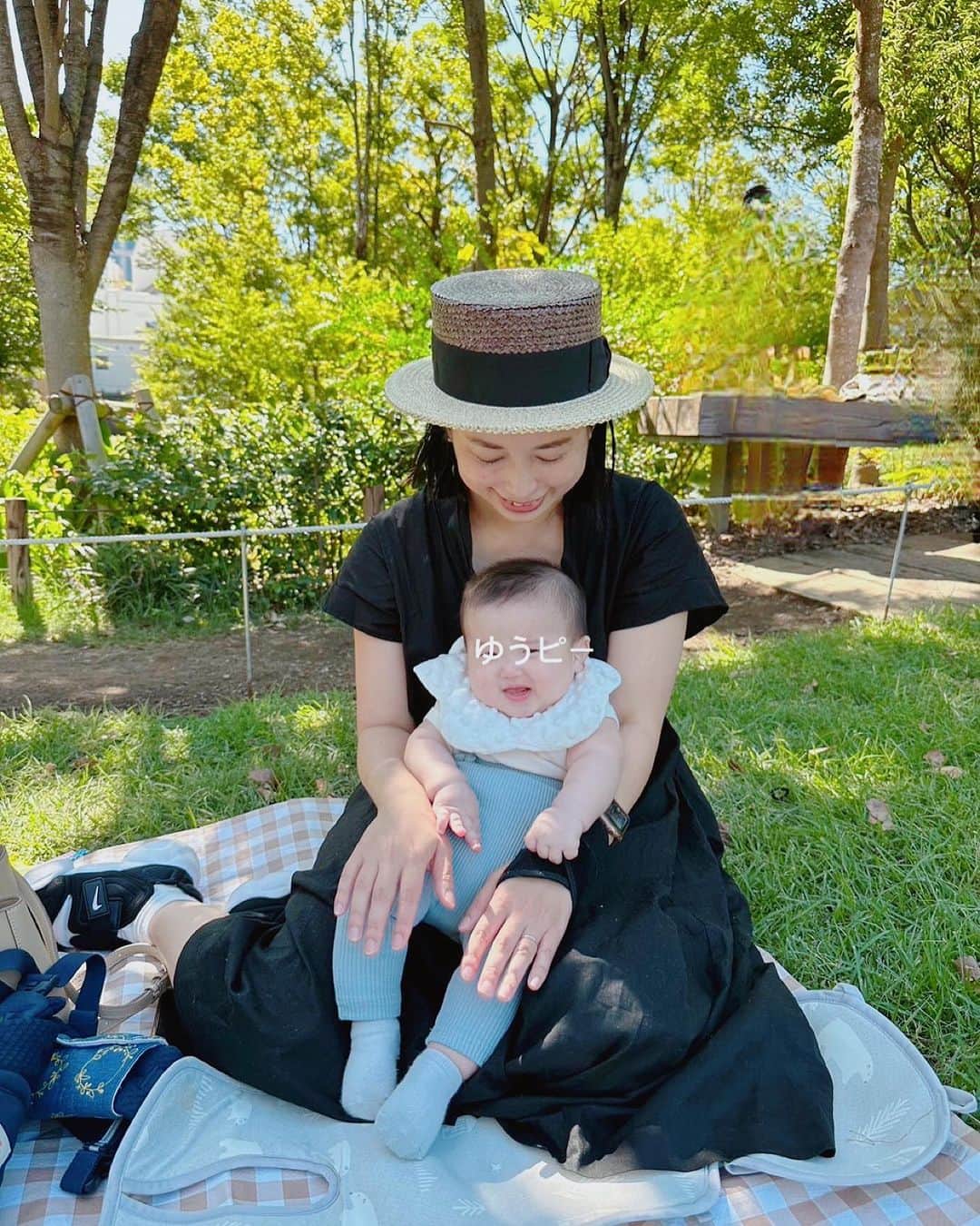 美甘子さんのインスタグラム写真 - (美甘子Instagram)「ののあおやまの芝生にて、こばえみちゃんに撮影してもらった写真☺️子どもと自分の写真ってなかなか撮ってもらえないので嬉しい☺️ 赤ちゃん同士の触れ合いも可愛くて見ていて温かな気持ちになりました☺️ 最後の2枚は芝生を満喫するゆうピー。はるピーの方が手がかかるので、いつもゆうピーは後回しにしてしまうので、昨日は思い切ってはるピーをほっとステイに預けました。なので、ゆうピーは私を独り占めできる時間が嬉しかったかな^_^ お迎えに行ったはるピーも泣かずにいい子だったようでほっとしましたー。預かってもらえるのが本当にありがたい。申し込み、面談、慣らし保育を経てなので、なかなか預けられるようになるまでのハードルはありますが、リフレッシュできて良かったです。  #ののあおやま」10月8日 12時35分 - rekish_mikako