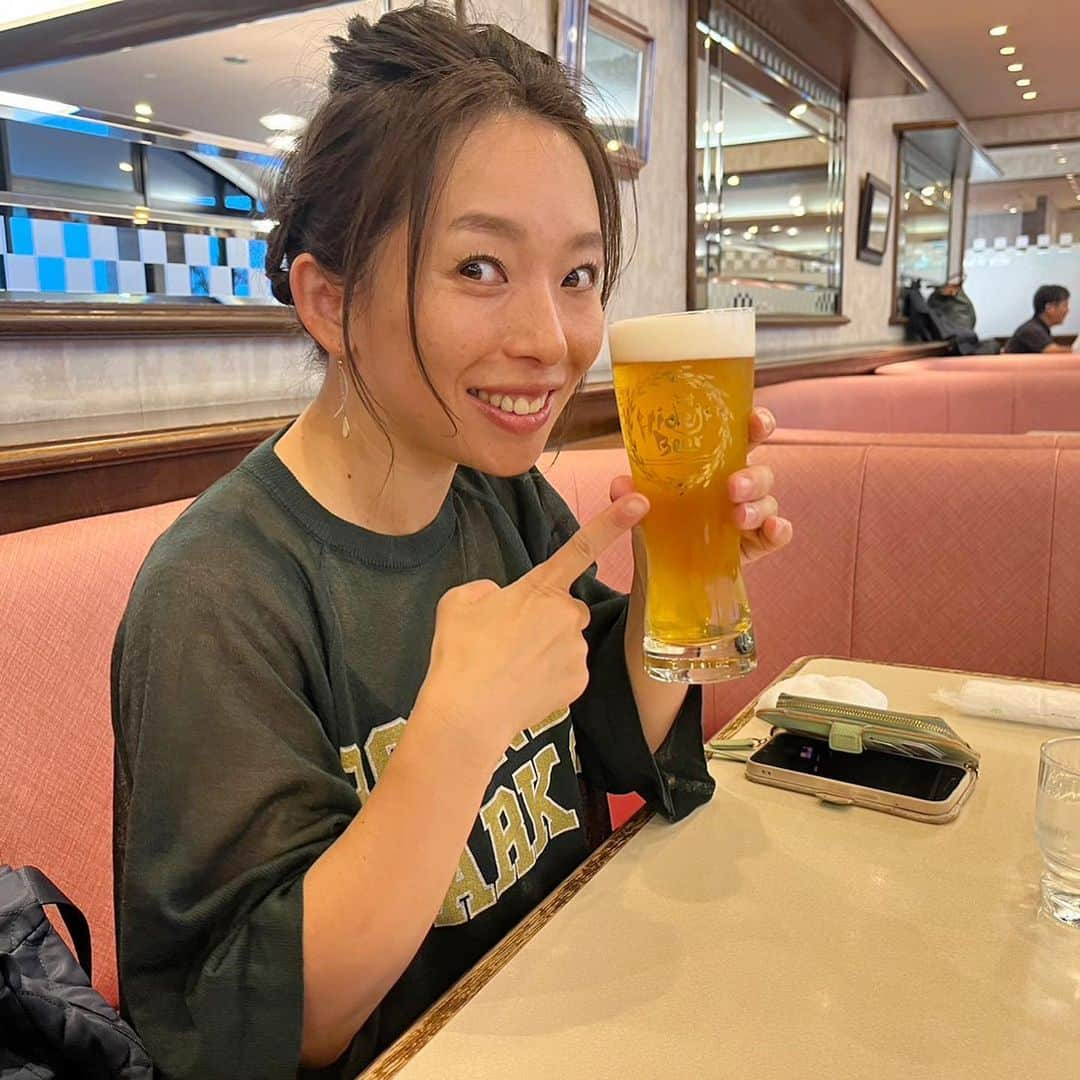 羽村亜美さんのインスタグラム写真 - (羽村亜美Instagram)「つづき。  今年も解説は  てっっっぺーーーーーーーーーさん！  #鉄平　さん！！！！！  実況は ギョニキ兄キ。こと 加藤暁さん  楽し過ぎたーー！ー  帰りの飛行機が遅れて 宮﨑の、地ビールを 堪能🥰🍺  #ファーム選手権」10月8日 12時47分 - amihamura