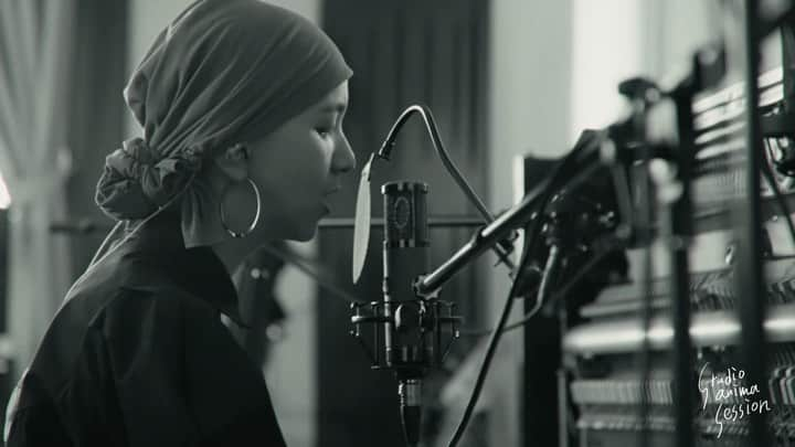 森彩乃のインスタグラム：「🎞️🎞️🎞️  🎼studio anima session🎼  Qaijffのプライベートスタジオからお送りするライブ収録作品🎙️ Qaijff YouTubeチャンネルに公開。  「サニーサイド」 @qaijff.official   Vocal / Piano：Ayano Mori @moriayano1119   Electric Bass / Synthesizer / MPC：Akihiko Uchida @ak0_414   -Additional Musician- Contrabass：Takahiro Shimada  Live Recording / Mix / Mastering：Akihiko Uchida  Directed by Reiji Shioya @reijishioya  #Qaijff #Qaijff11周年 #サニーサイド #liverecording #studiosession #piano #pianomusic #uprightpiano #pianovocal #electricbass #mpc #synthesizer #contrabass #doublebass #Kontrabass #vocalist #vocal」