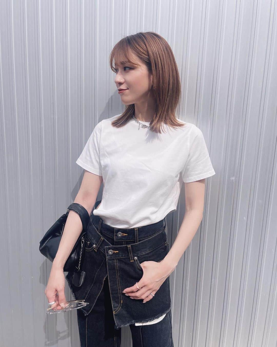 咲月美優さんのインスタグラム写真 - (咲月美優Instagram)「▶︎ #smiyu_code  . 👖🔗🤍 シンプルなスタイルにひとくせ ꐕ ꐕ ꐕ . . . #amerivintage #lecielbleu #ルシェルブルー #maisonspecial  #デニムコーデ #シンプルコーデ #Tシャツコーデ #白T #夏服コーデ #高身長女子 #高身長コーデ #168cmコーデ #大人カジュアルコーデ #シルバーアクセサリー #サングラス女子  .」10月8日 13時06分 - s.miyutyyy