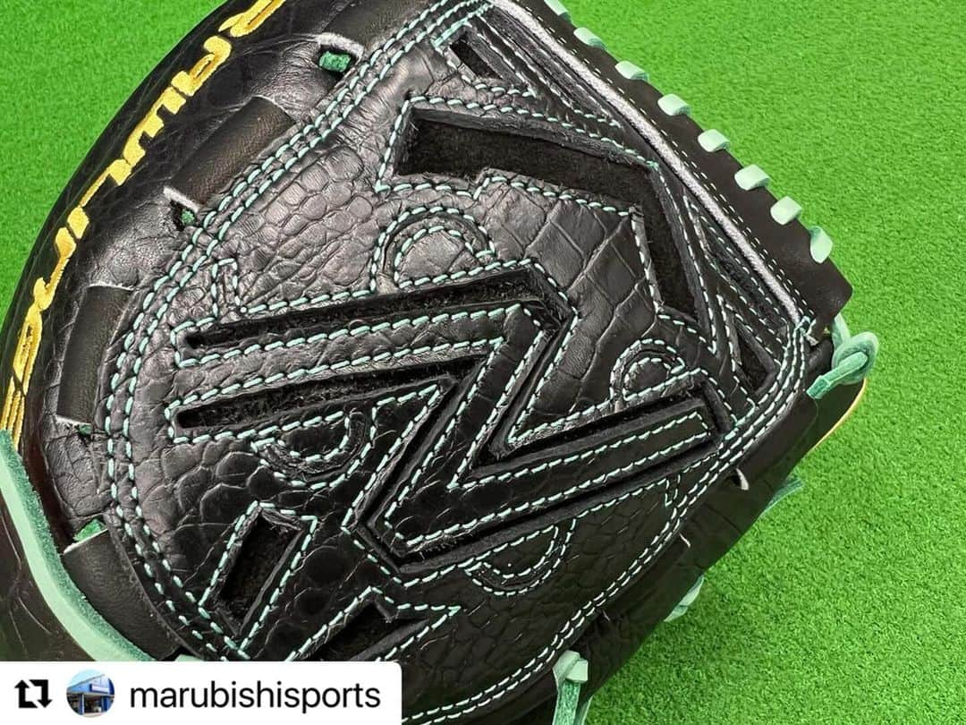 Rawlings Japanさんのインスタグラム写真 - (Rawlings JapanInstagram)「#Repost @marubishisports with @use.repost ・・・ ﾟ･*:.｡⚾︎ 限定商品の紹介です！  rawlings 軟式用グラブ price 38,500円(税込) ※CHC27モデルのみ42,900円(税込)  めちゃくちゃカッコいい限定グラブが入荷！  各1個ずつとなっておりますので 気になる方はお早めに😎  #rawlings #ローリングス #軟式用グラブ #上沢直之 モデル #マイクトラウト モデル #岡本和真 モデル #野球好きな人と繋がりたい  #マルビシスポーツ #香川県 #丸亀市 #Instagram #インスタ映え @rawlings_japan_llc」10月8日 13時08分 - rawlings_japan_llc