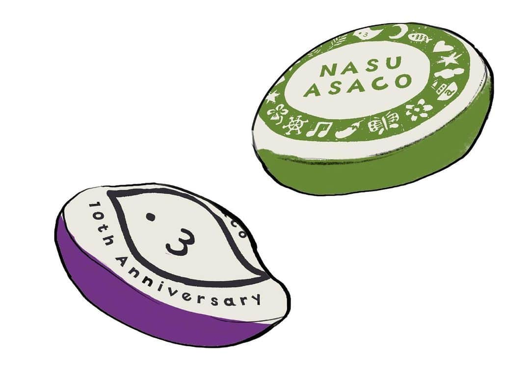 南壽あさ子のインスタグラム：「／ NEW GOODS🥳 ＼  10周年記念グッズ第２弾❗️  nasuasaco × amitieri ≪カシミヤnascoクッション≫🐐  鳥型・丸型 (全40パターン)  【カシミヤ色】 ネイビー/ナス色/ ねずみ色/モスグリーン  大　¥6,600 小　¥4,400 ※税込  本日京都公演より販売開始します🛒 ぜひ直接手に取ってみてください☺️  ※画像はイメージです  STAFF」