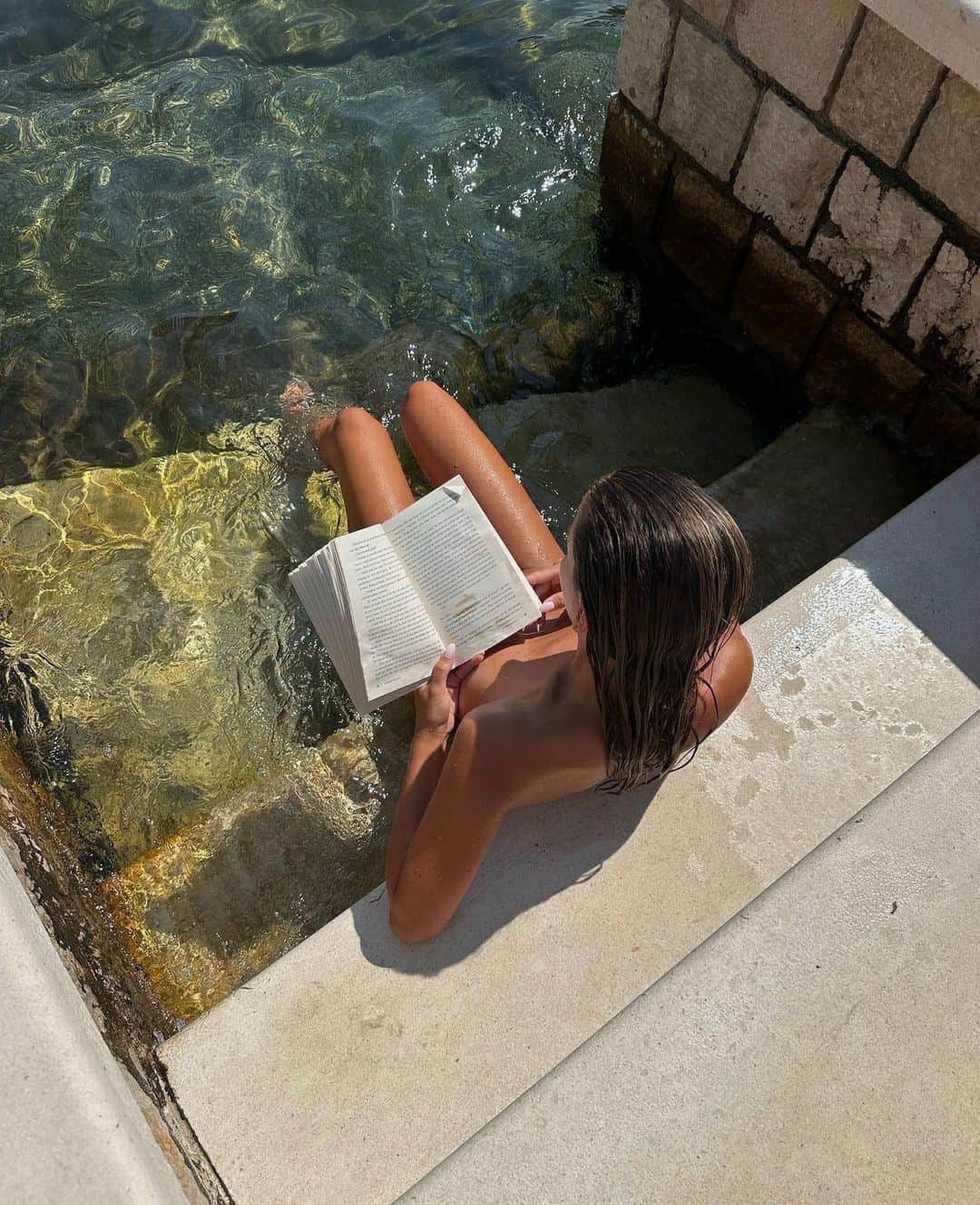 Cosmopolitanのインスタグラム：「The perfect vacation doesn’t exi—  #rg @carla_ginola」