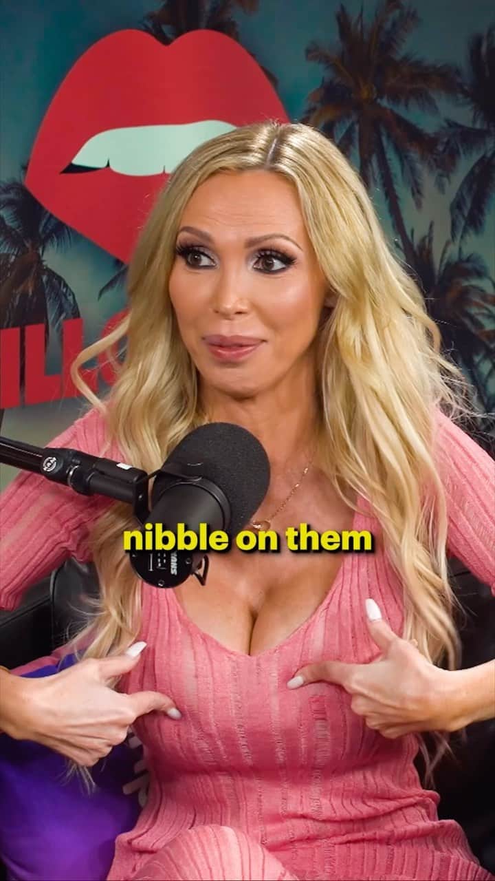 ニッキー・ベンツのインスタグラム：「Shoutout to Nikki’s massive bewbs 🙌🙌🙌」