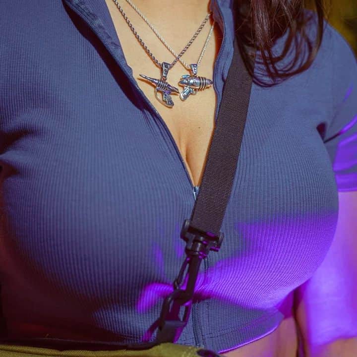 ハンチョロのインスタグラム：「Every Sci-Fi fan needs to have a Ray Gun pendant in their arsenal ⚡」