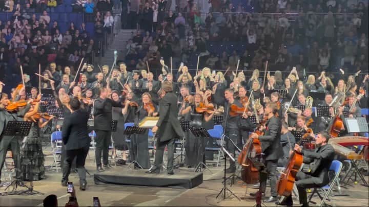セルゲイ・ドブリンのインスタグラム：「@imperialorchestra 🎷🎺🎻 Узнали трек?」