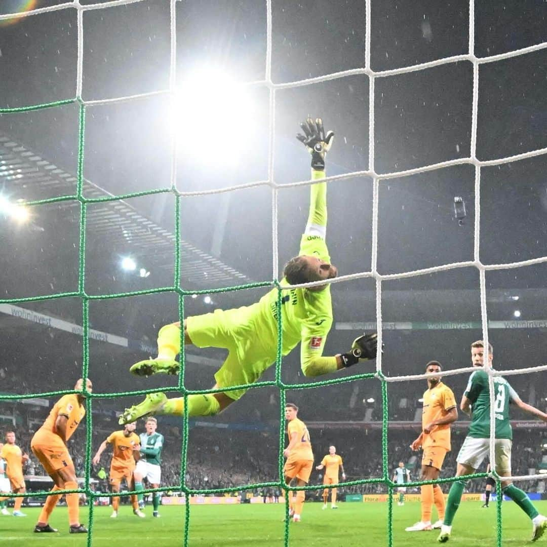 オリヴァー・バウマンのインスタグラム：「3 points 💪🏼 #bundesliga」