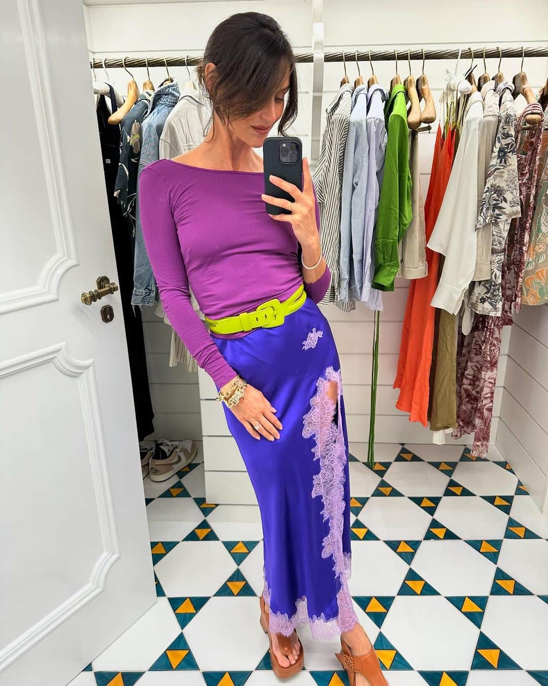 ダニジョーさんのインスタグラム写真 - (ダニジョーInstagram)「Two ways to style the slip (for all those asking the violet is sold out but we just restocked the tangerine also tagged in this photo) 😊」10月8日 5時25分 - dannijo